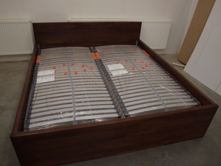 dubová masivní postel s lamelovými rošty